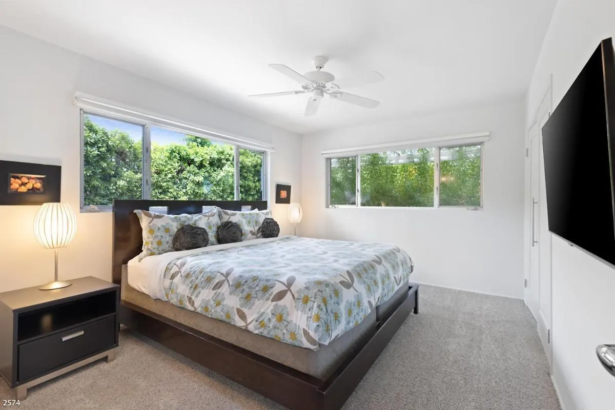Sunny Lands Vacation Home 팜 스프링스 0*,  미국